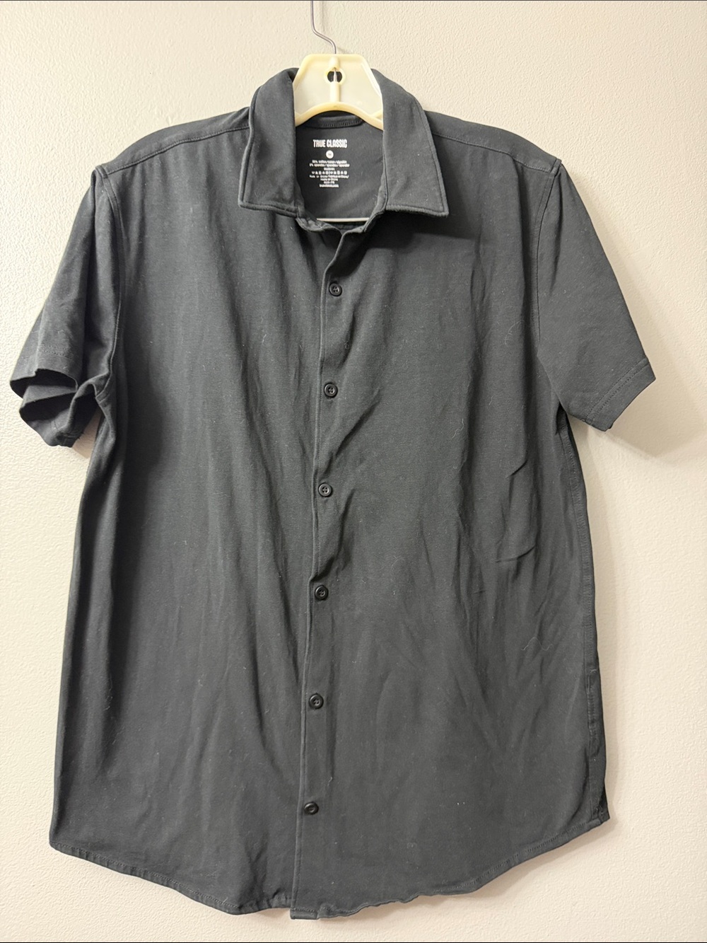 True Classic Men’s Short Sleeve Button-Up Shirt — Black medium